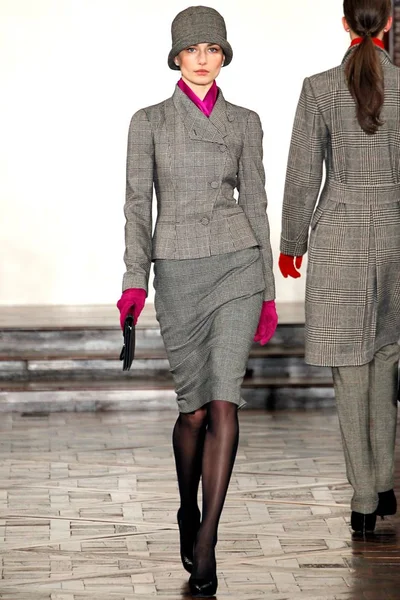 Look 17